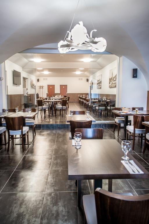 Hotel U Lva Bílina Dış mekan fotoğraf
